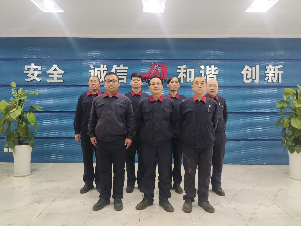 03示范班组 生产设备部电仪班组：匠心维护 保障生产_副本