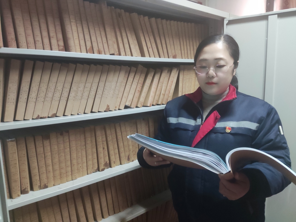04服务标兵 卢兴荣：精打细算的“财会人”_副本
